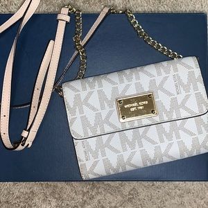 Michael Kors Cross body logo with removable chain